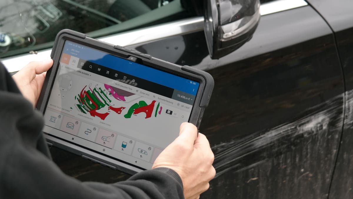 Kfz Gutachter Tönisvorst: Schadenaufnahme mit dem Tablet